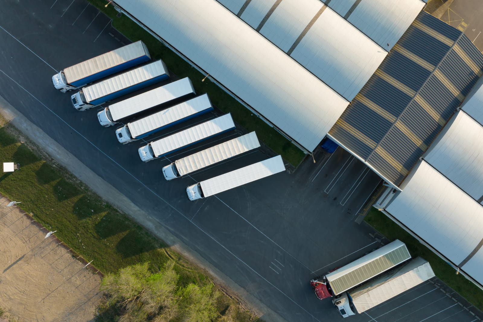 how tail lifts improve delivery efficiency